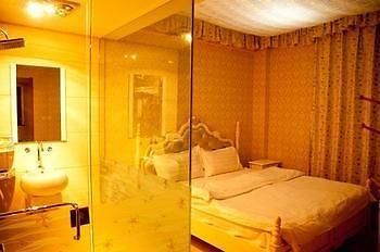 קונמינג Lucky 5 Million Express Hotel Yuxi מראה חיצוני תמונה